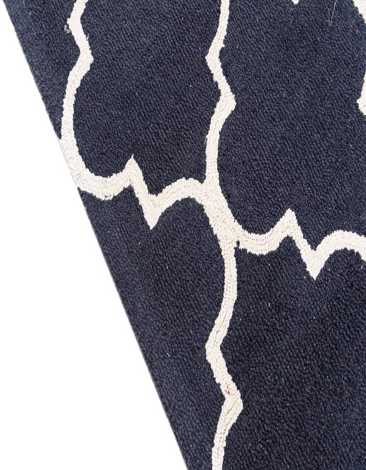 Detail image of  5' 1 x 8' Luna Rug