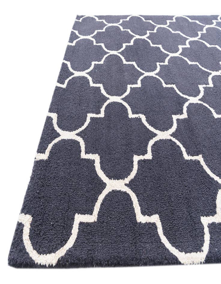 Detail image of  5' 1 x 8' Luna Rug