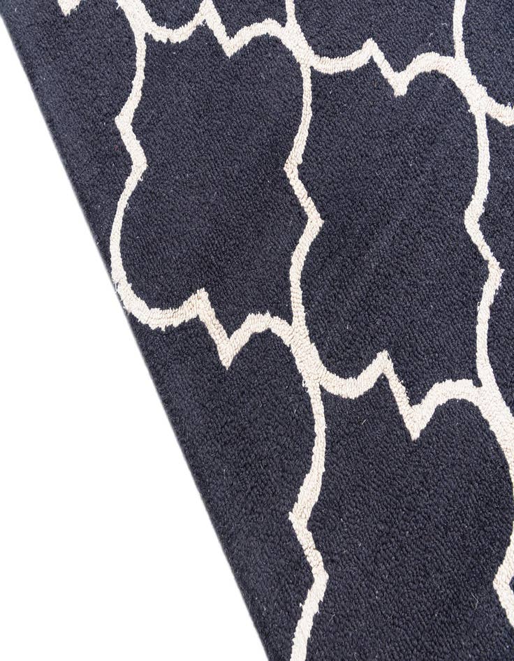 Detail image of  5' 1 x 8' Luna Rug