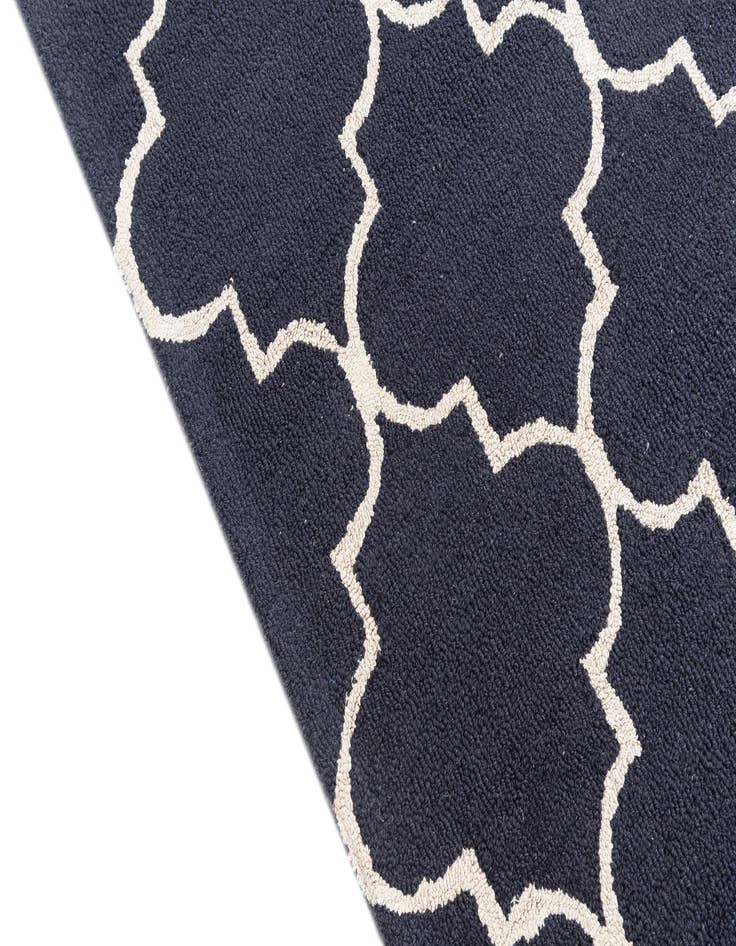 Detail image of  5' x 8' Luna Rug