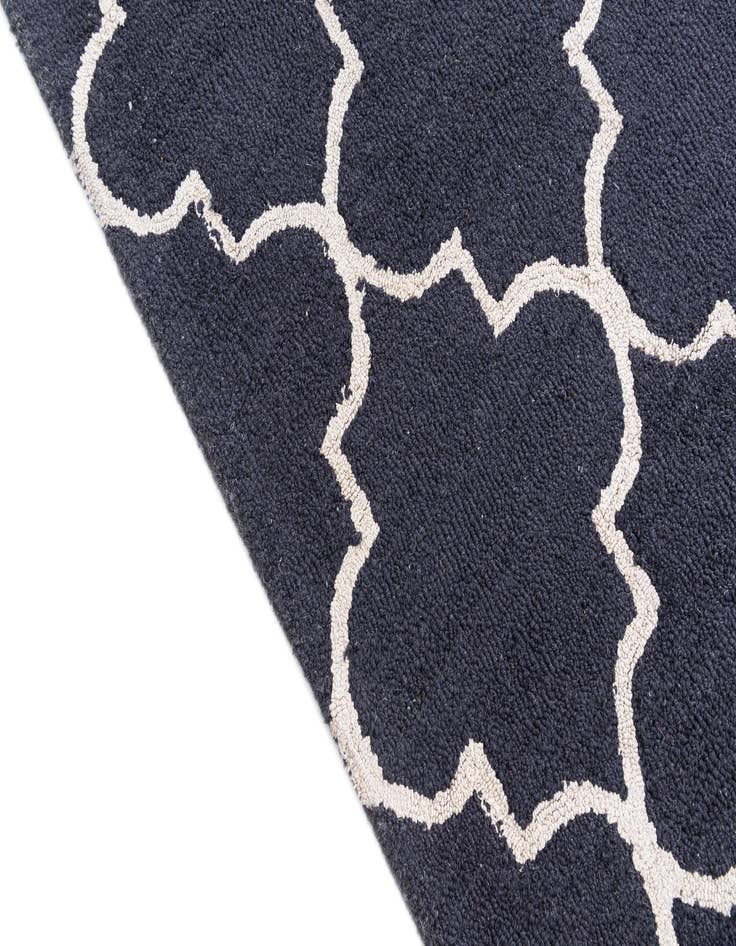 Detail image of  5' 1 x 8' Luna Rug