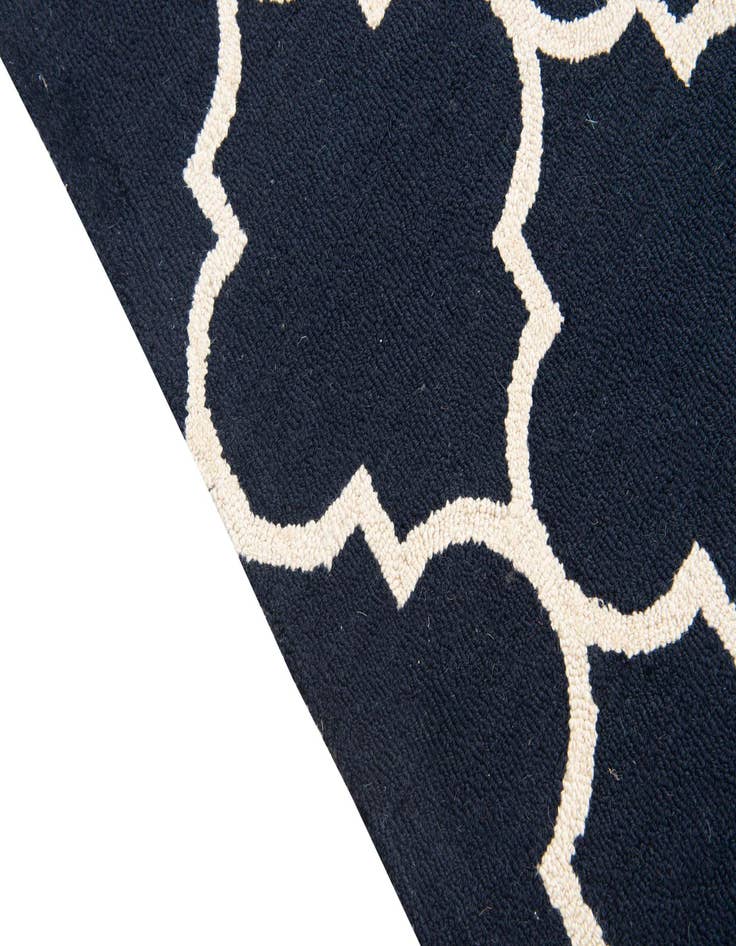 Detail image of  5' 1 x 8' Luna Rug