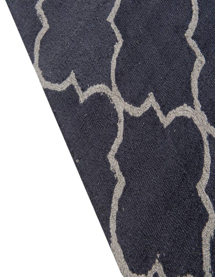 Detail image of  5' 1 x 8' Luna Rug
