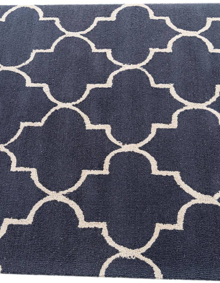 Detail image of  4' x 6' Luna Rug