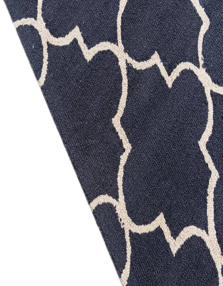 Detail image of  4' x 6' Luna Rug
