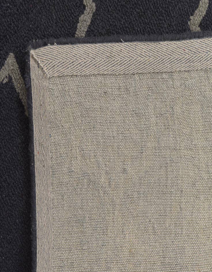 Detail image of  5' 1 x 8' Luna Rug