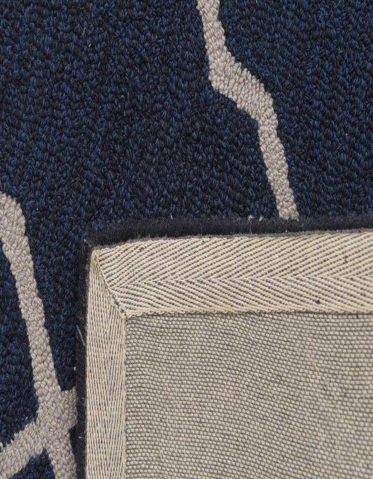 Detail image of  5' 1 x 8' Luna Rug