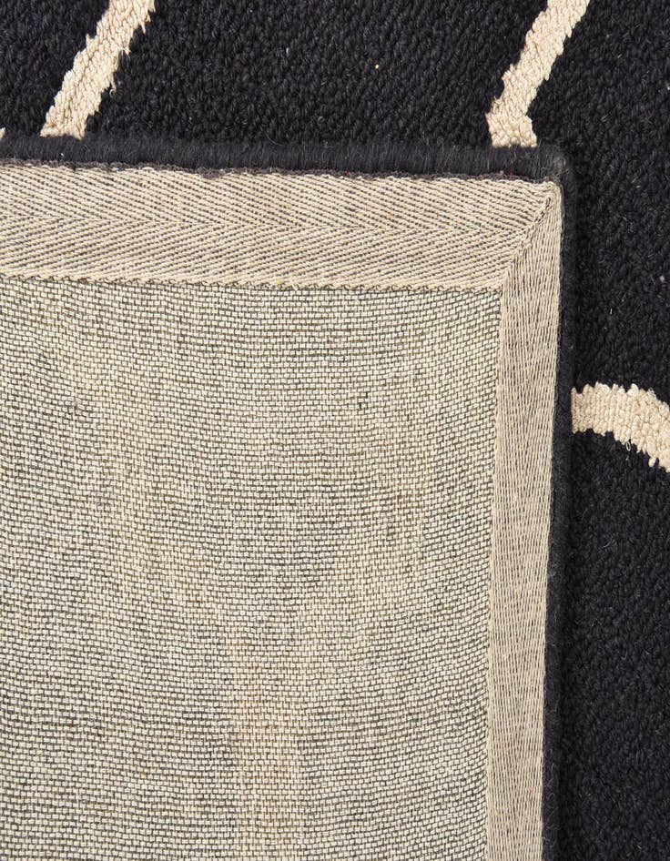 Detail image of  5' x 7' 11 Luna Wool Rug