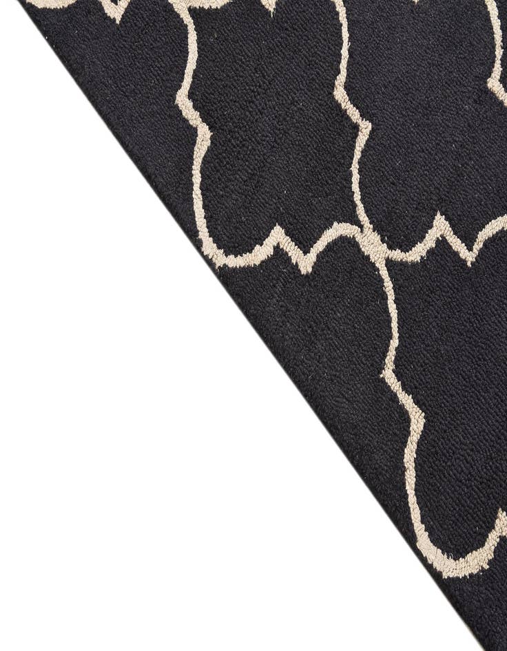 Detail image of  5' x 8' Luna Wool Rug