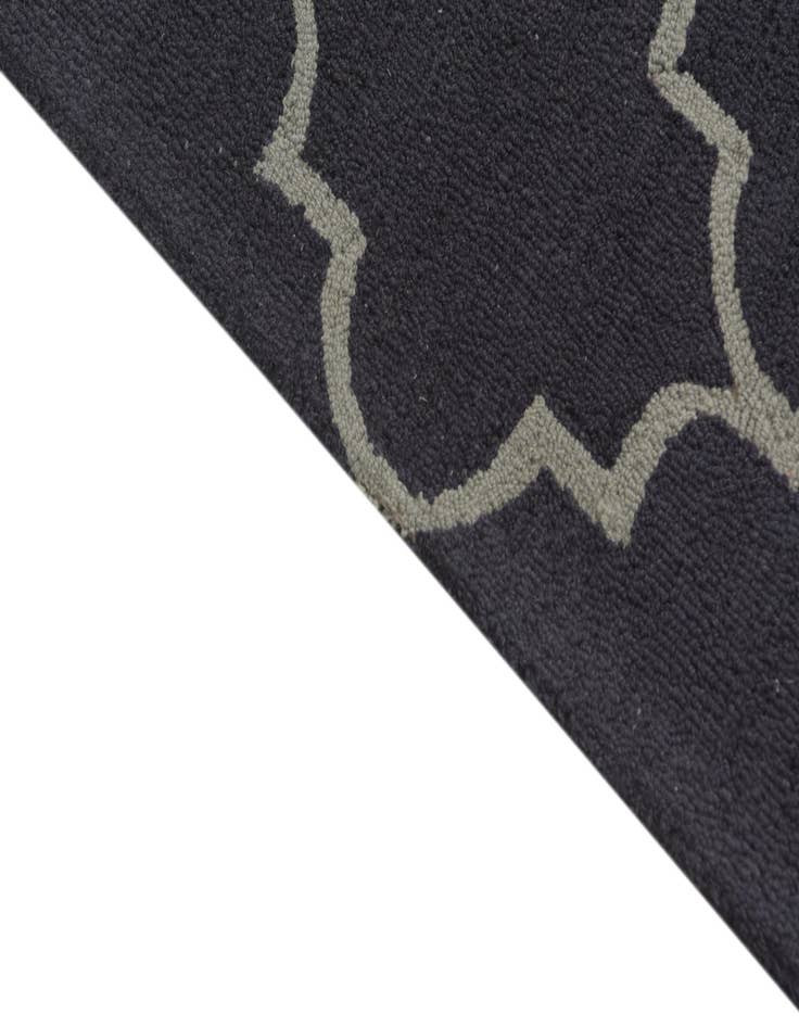 Detail image of  5' 1 x 8' Luna Wool Rug