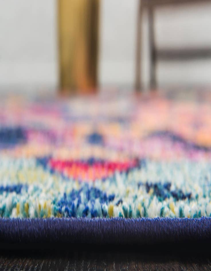 Detail image of  5' x 8'  Washable Mesa Rug