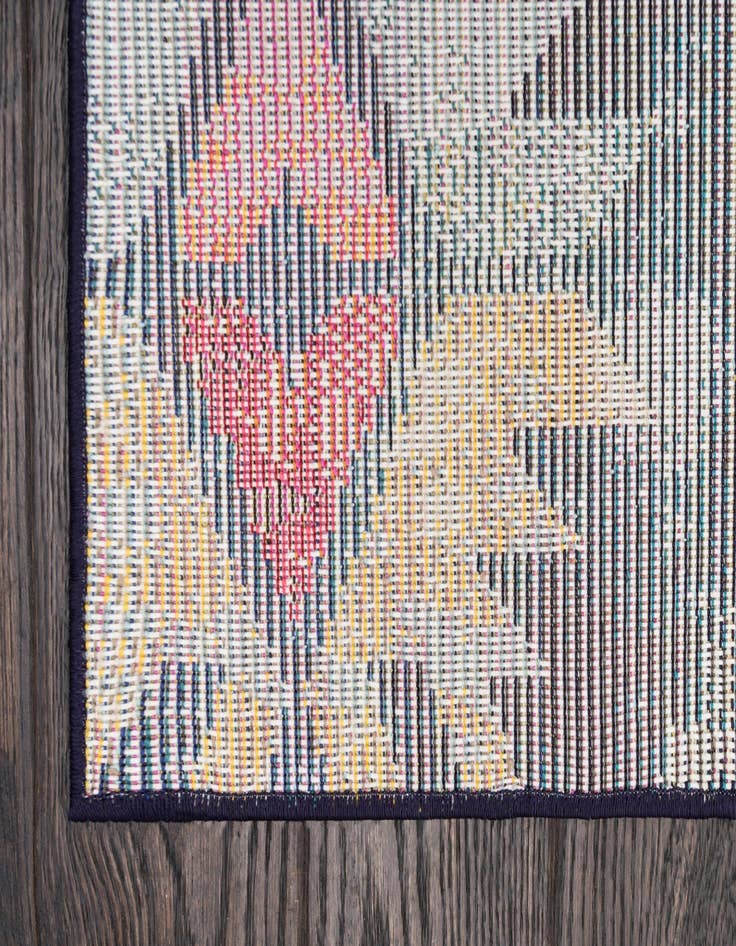 Detail image of  5' x 8'  Washable Mesa Rug