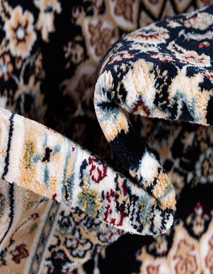 Detail image of  8' x 10' Nain Design Rug