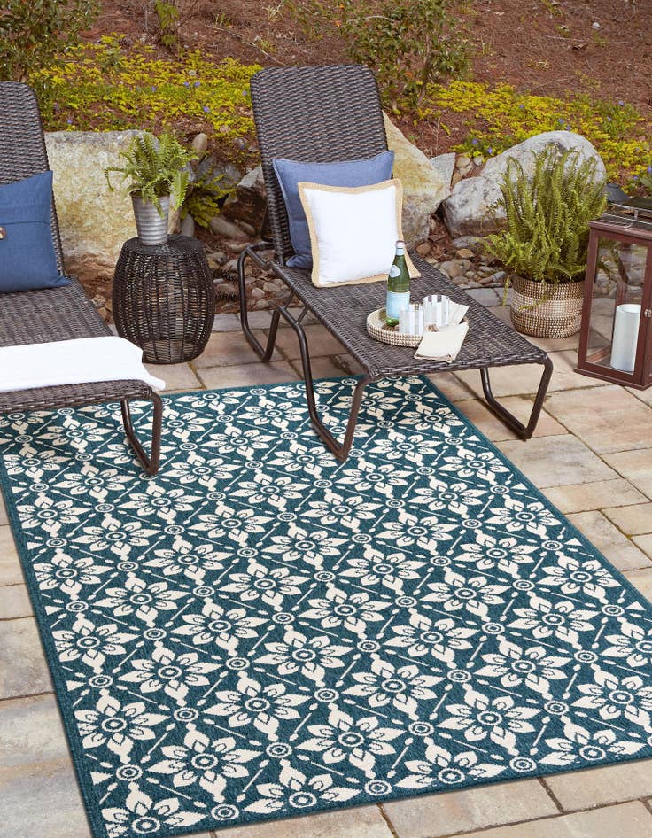 Detail image of  2' x 3'  Washable Lattice Indoor / Outdoor Rug