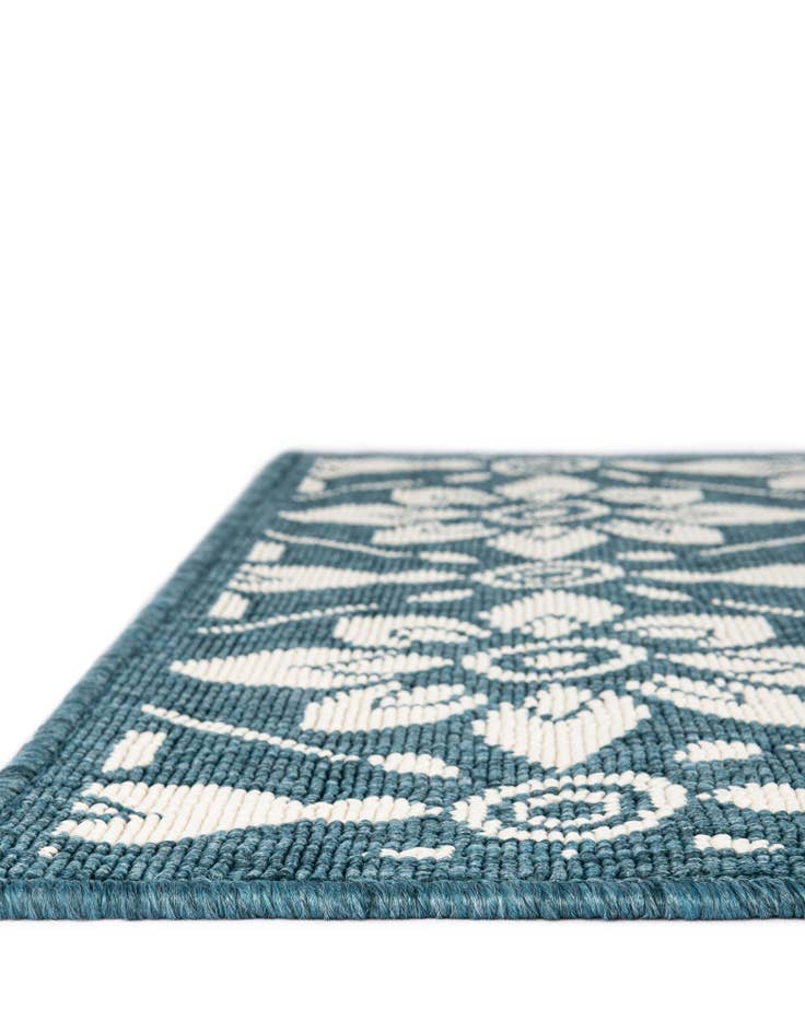 Detail image of  7' 10 x 10'  Washable Lattice Indoor / Outdoor Rug