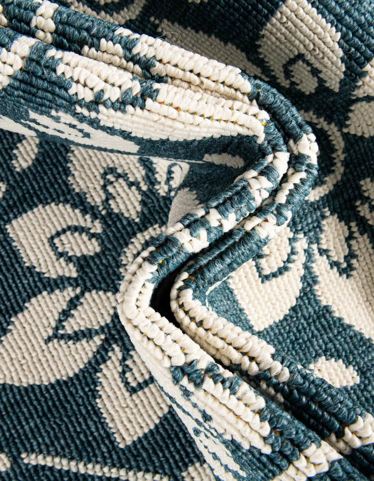 Detail image of  7' 10 x 10'  Washable Lattice Indoor / Outdoor Rug