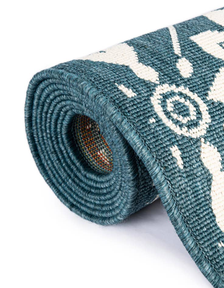 Detail image of  7' 10 x 10'  Washable Lattice Indoor / Outdoor Rug