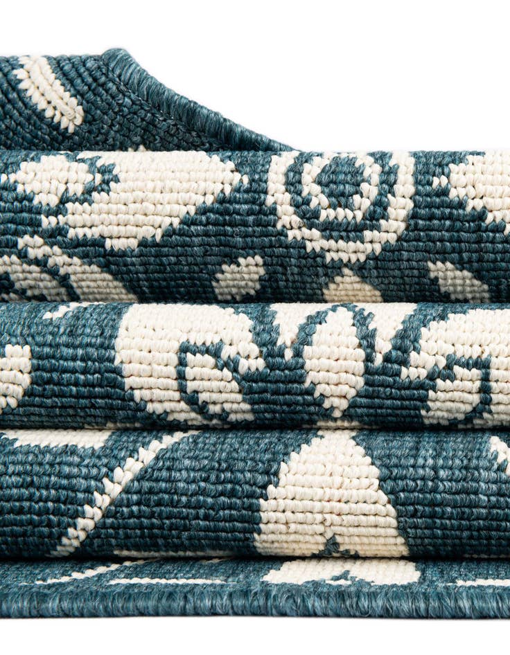 Detail image of  7' 10 x 10'  Washable Lattice Indoor / Outdoor Rug
