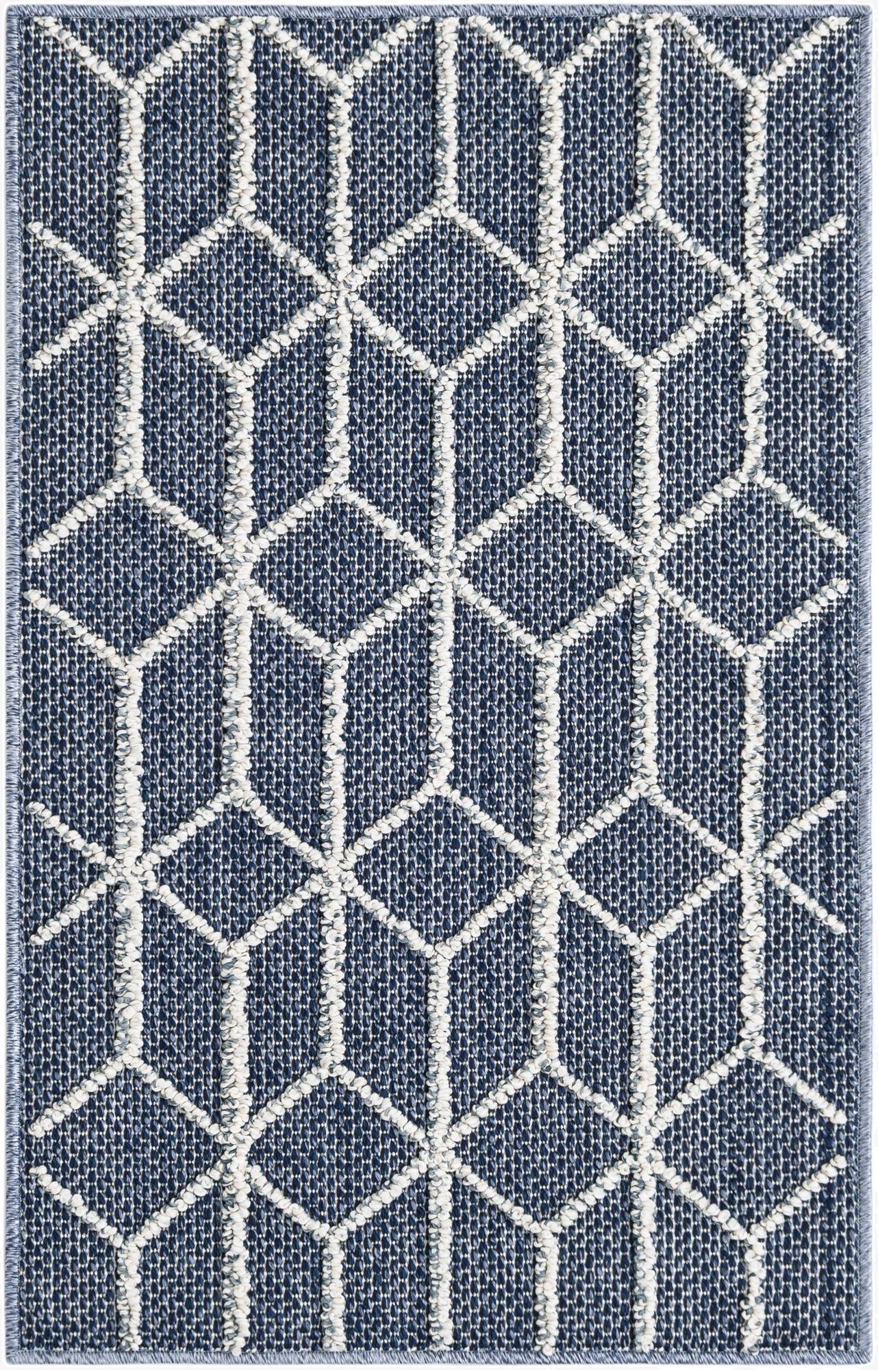  2' x 3' 1  Washable Lattice Indoor / Outdoor Rug