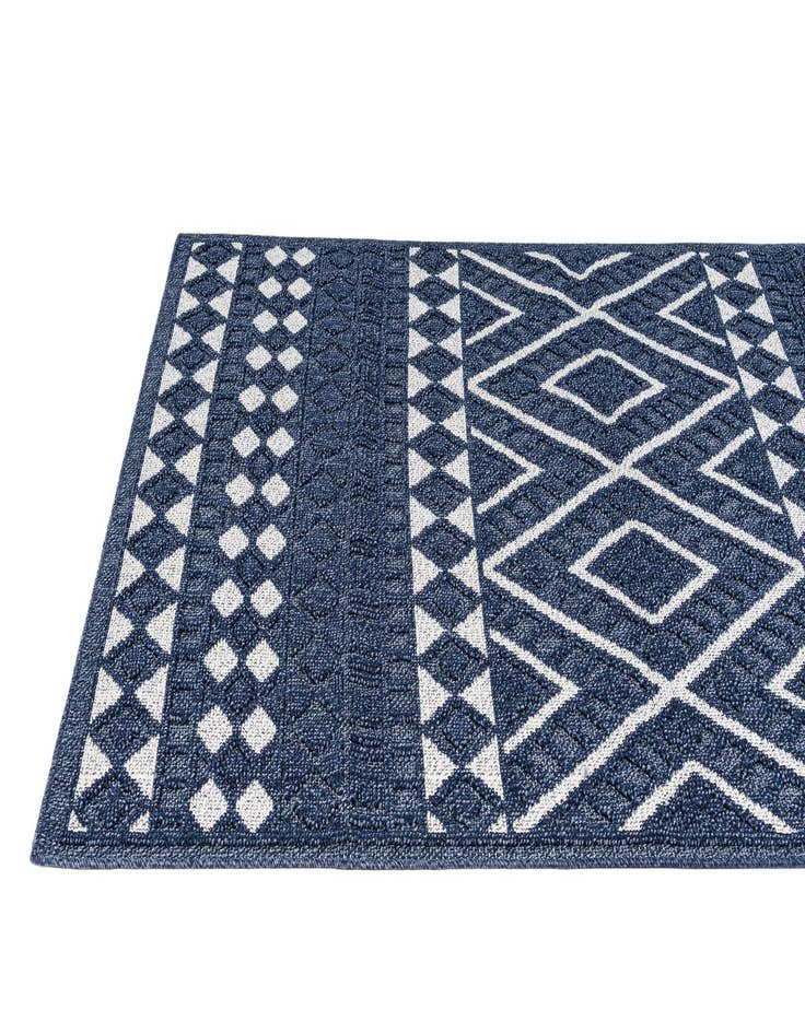 Detail image of  5' 3 x 7' 9  Washable Modern Indoor / Outdoor Rug