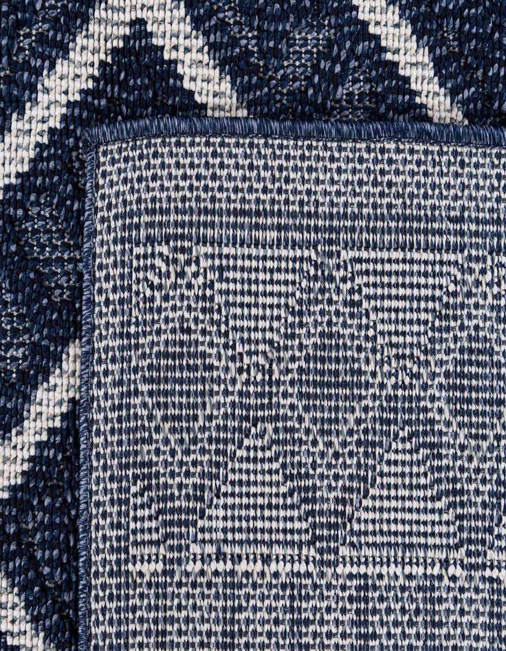 Detail image of  5' 3 x 7' 9  Washable Modern Indoor / Outdoor Rug