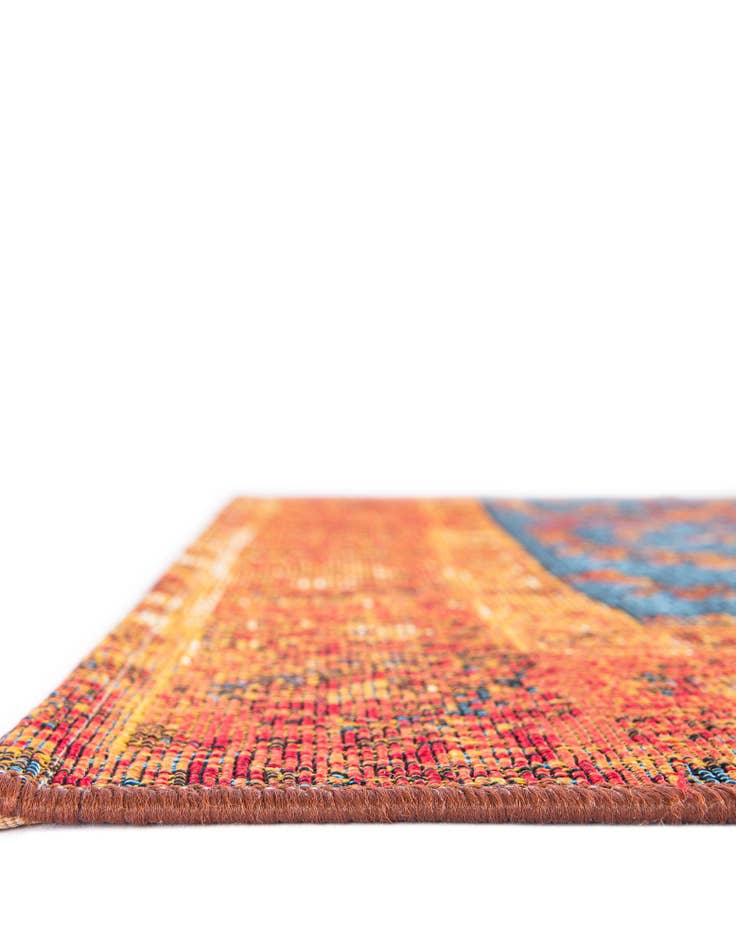Detail image of  7' 10 x 10'  Washable Traditional Indoor / Outdoor Rug