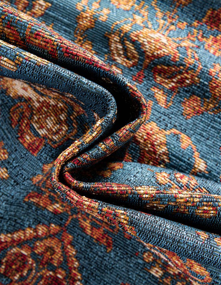 Detail image of  7' 10 x 10'  Washable Traditional Indoor / Outdoor Rug