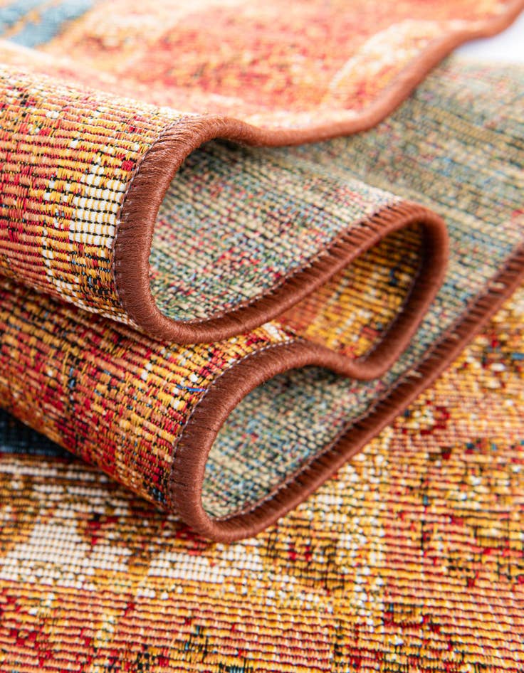 Detail image of  7' 10 x 10'  Washable Traditional Indoor / Outdoor Rug