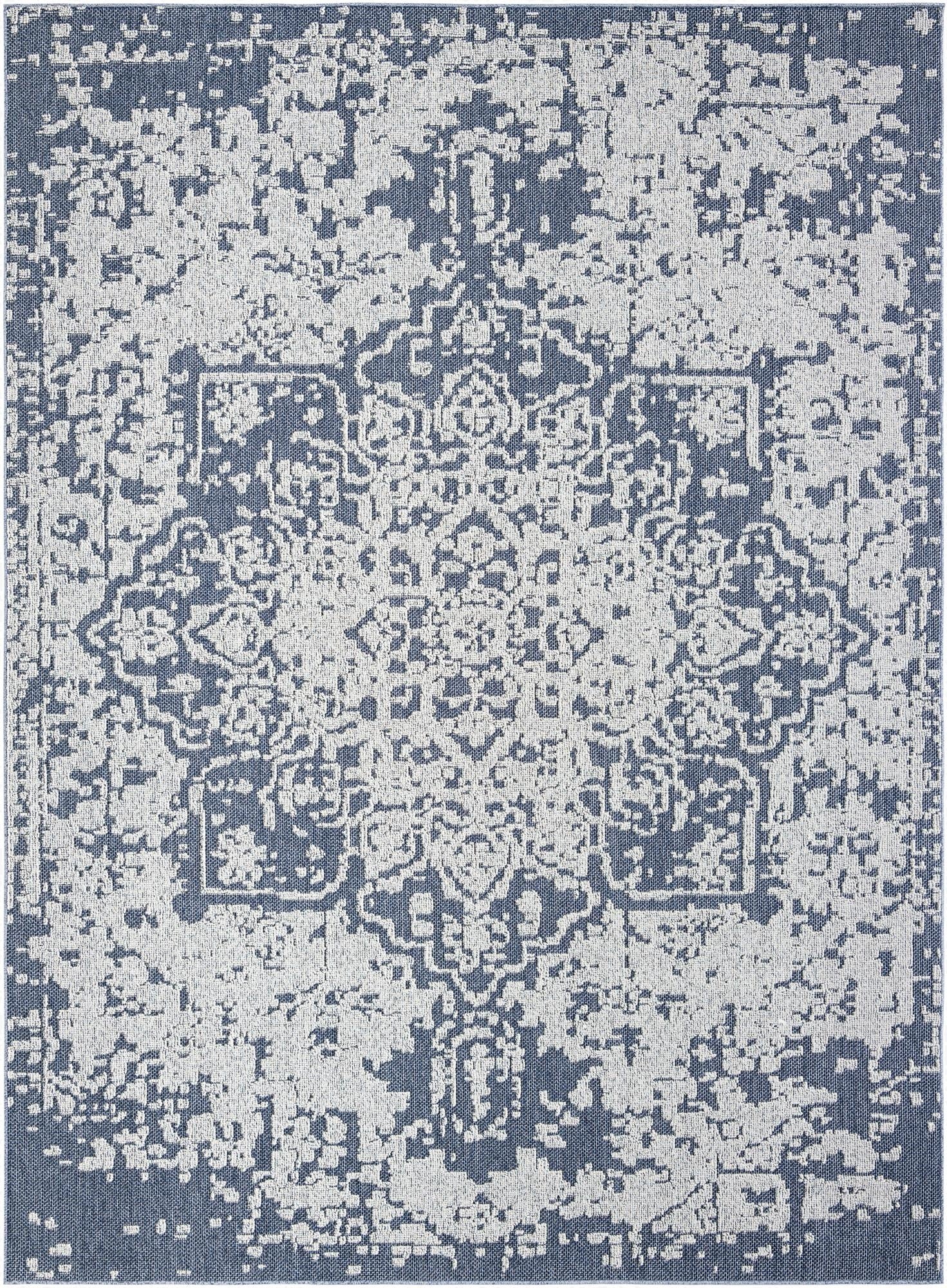  9' x 12'  Washable Traditional Indoor / Outdoor Rug