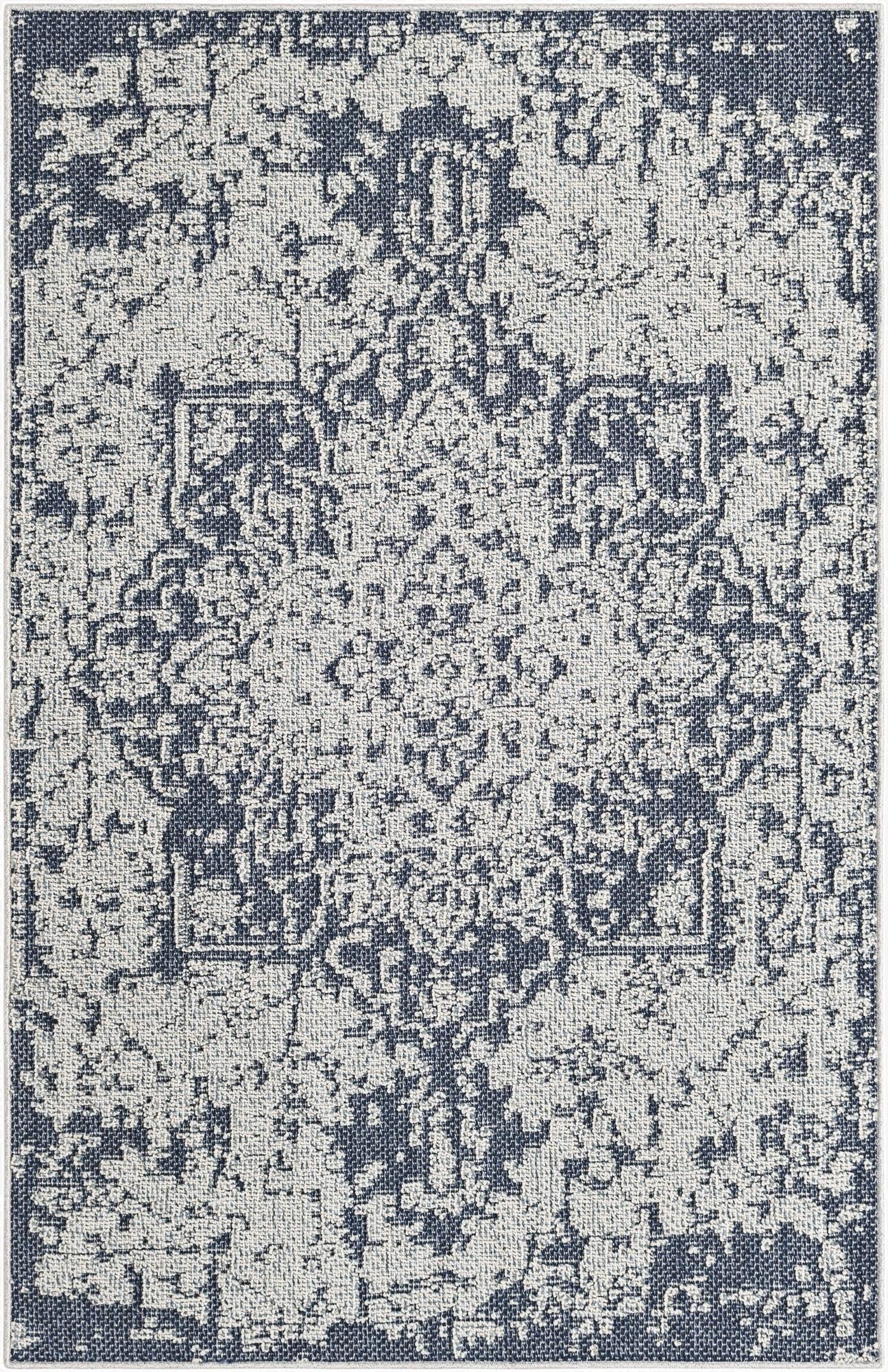  4' 1 x 6' 1  Washable Traditional Indoor / Outdoor Rug