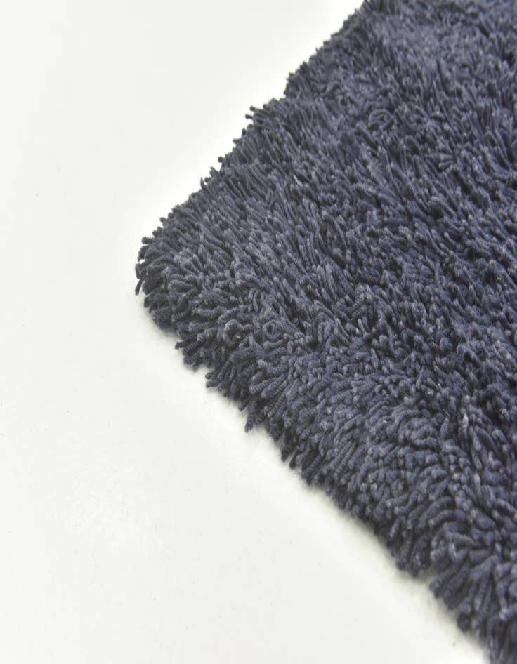 Detail image of  4' 8 x 6' 4 Solid Shag Rug