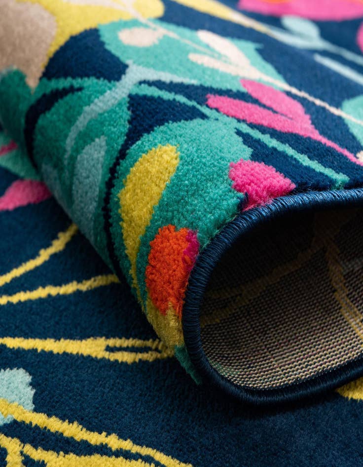 Detail image of  5' 3 x 5' 3 Azalea Round Rug