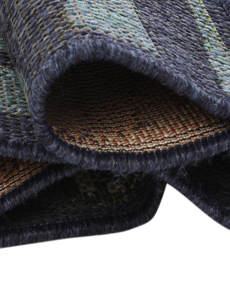 Detail image of  7' 10 x 7' 10  Washable Baja Indoor / Outdoor Round Rug