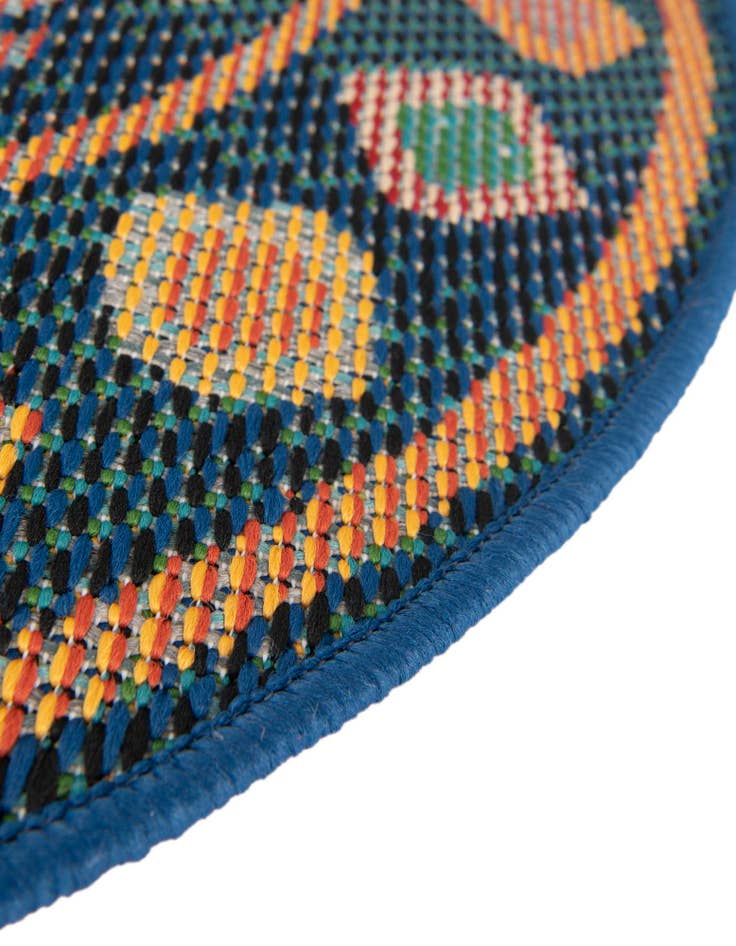 Detail image of  6' 1 x 6' 1  Washable Baja Indoor / Outdoor Round Rug