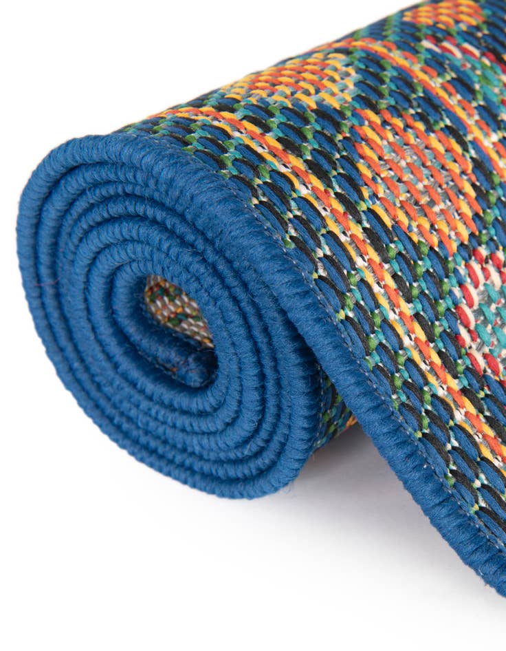 Detail image of  6' 1 x 6' 1  Washable Baja Indoor / Outdoor Round Rug