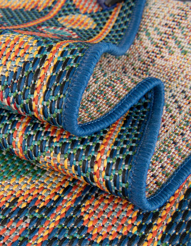 Detail image of  6' 1 x 6' 1  Washable Baja Indoor / Outdoor Round Rug