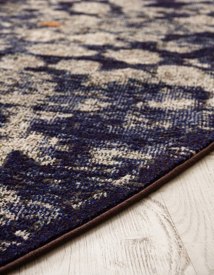 Detail image of  4' x 4'  Washable Carnevale Round Rug