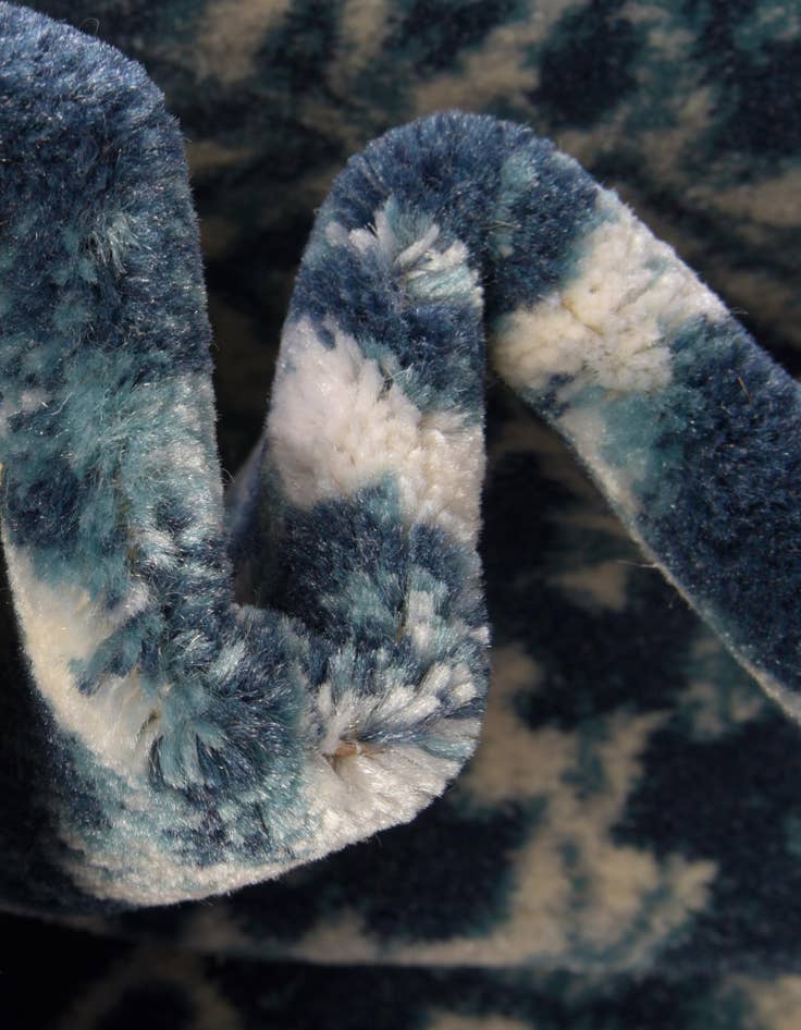 Detail image of  3' 3 x 3' 3 Dahlia Round Rug