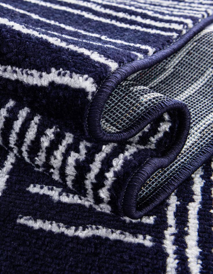 Detail image of  7' 10 x 7' 10 Hanahan Round Rug