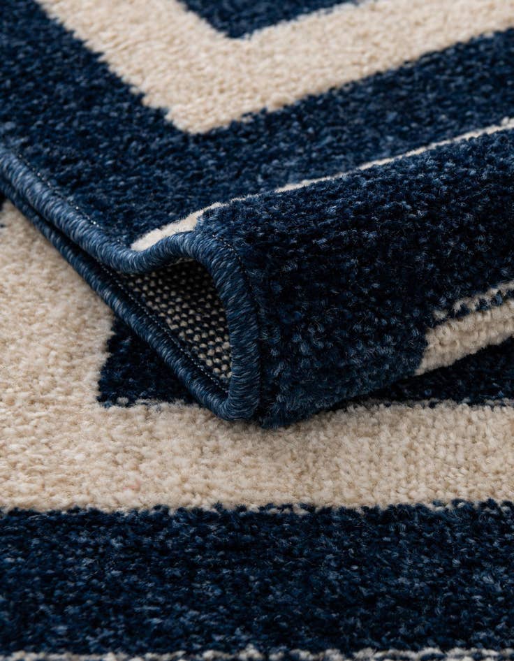 Detail image of  7' 10 x 7' 10 Hera Round Rug