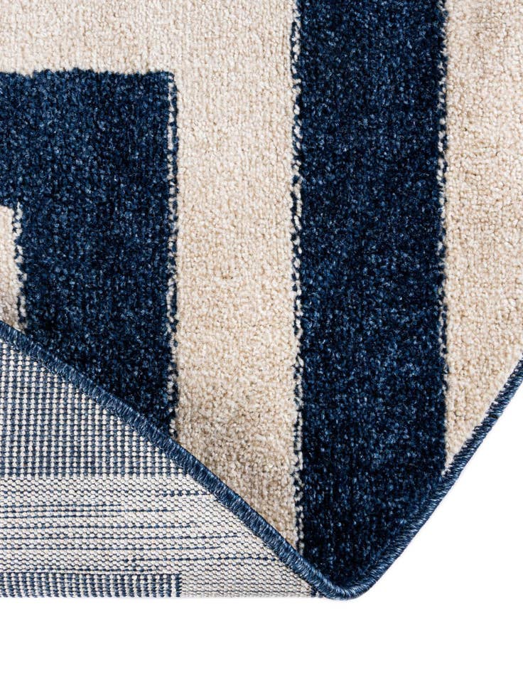 Detail image of  7' 10 x 7' 10 Hera Round Rug