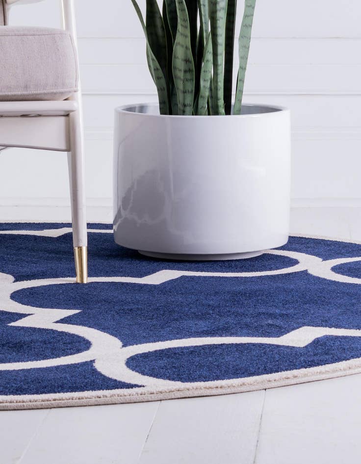 Detail image of  7' 10 x 7' 10 Lattice Round Rug