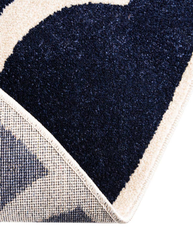 Detail image of  7' 10 x 7' 10 Lattice Round Rug