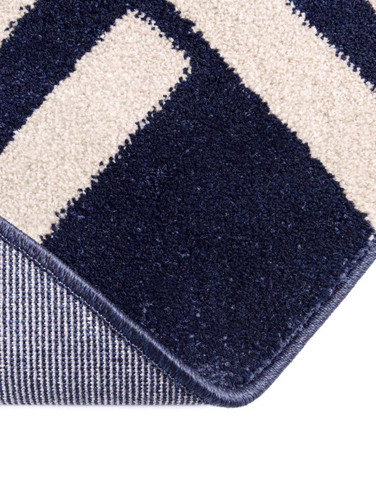 Detail image of  3' 3 x 3' 3 Lattice Round Rug