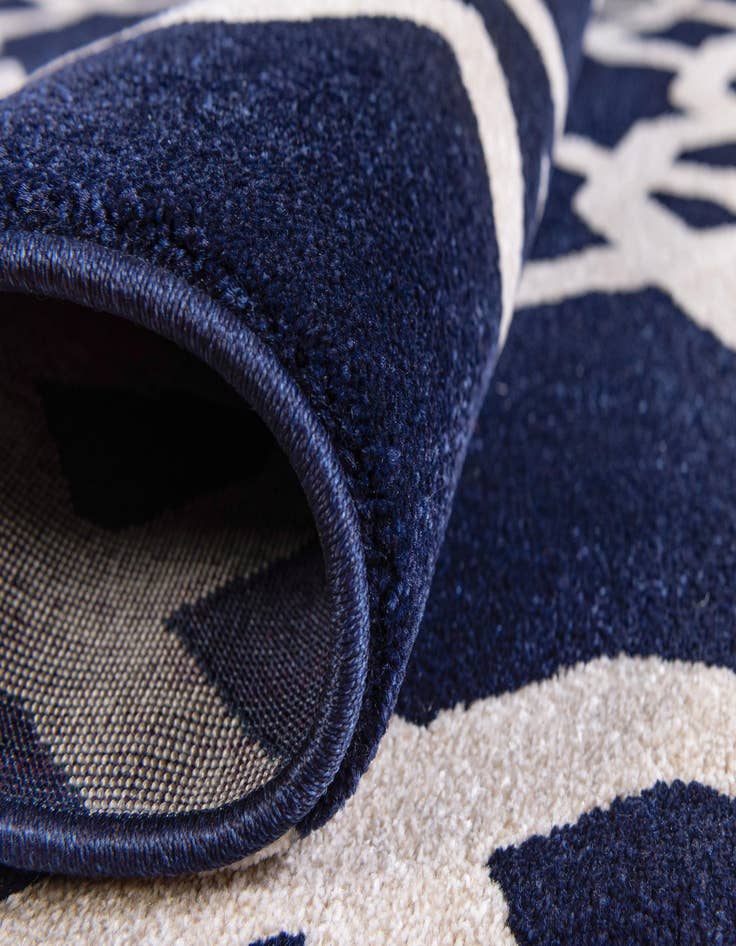 Detail image of  6' x 6' Lattice Round Rug