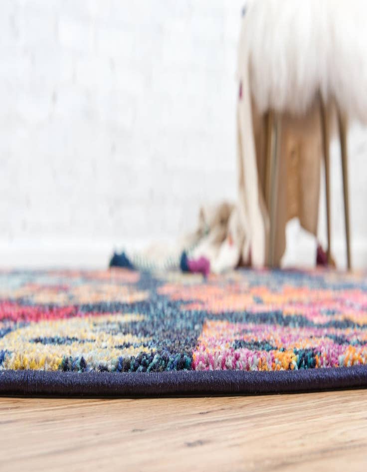 Detail image of  6' x 6'  Washable Mesa Round Rug