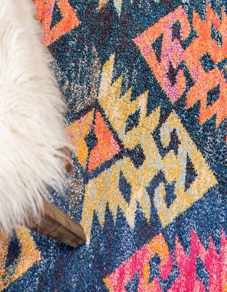 Detail image of  6' x 6'  Washable Mesa Round Rug