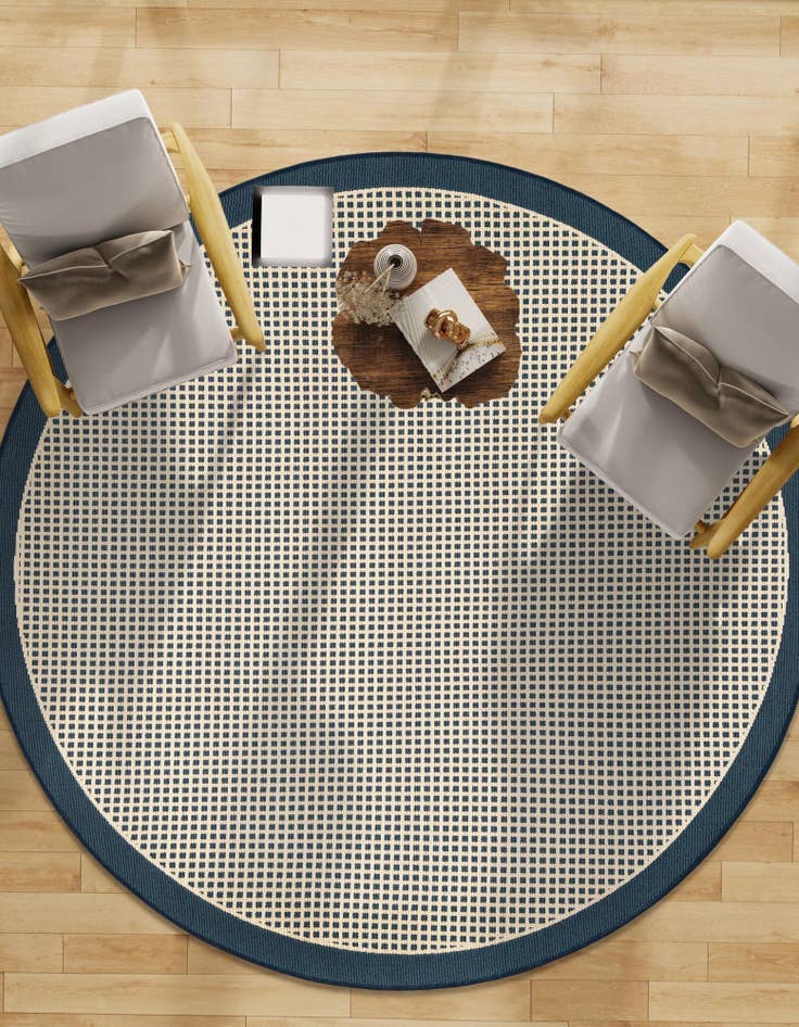 Detail image of  7' 10 x 7' 10  Washable Border Indoor / Outdoor Round Rug