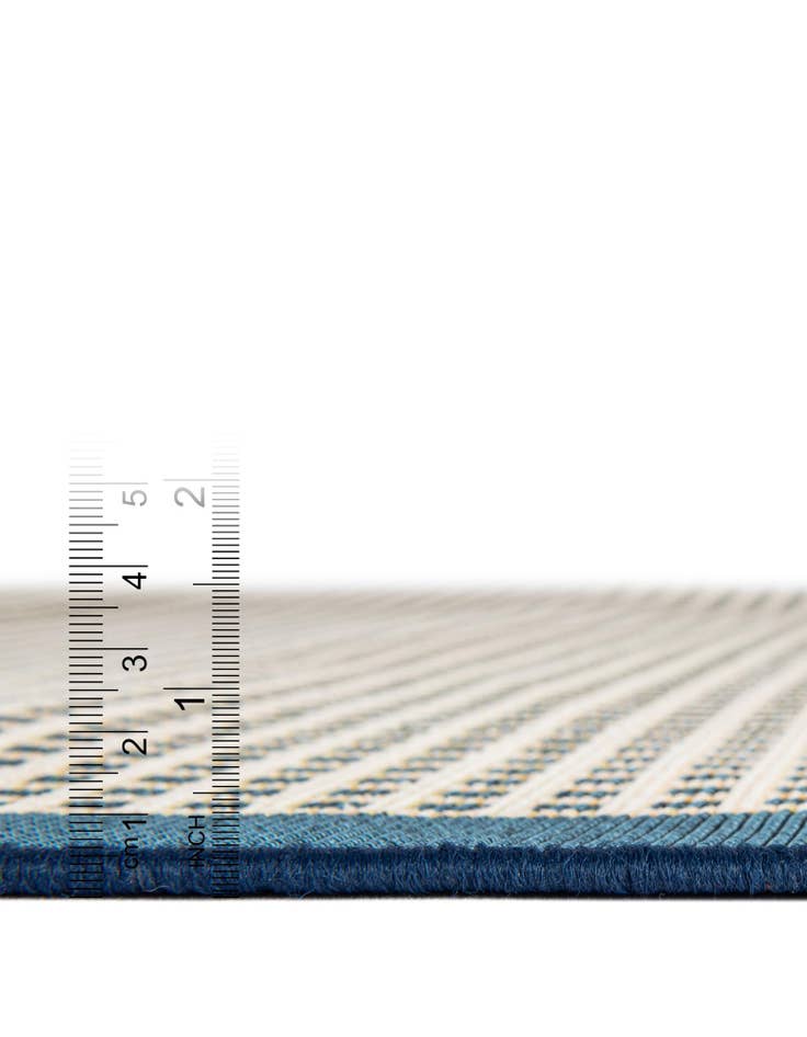 Detail image of  7' 10 x 7' 10  Washable Border Indoor / Outdoor Round Rug