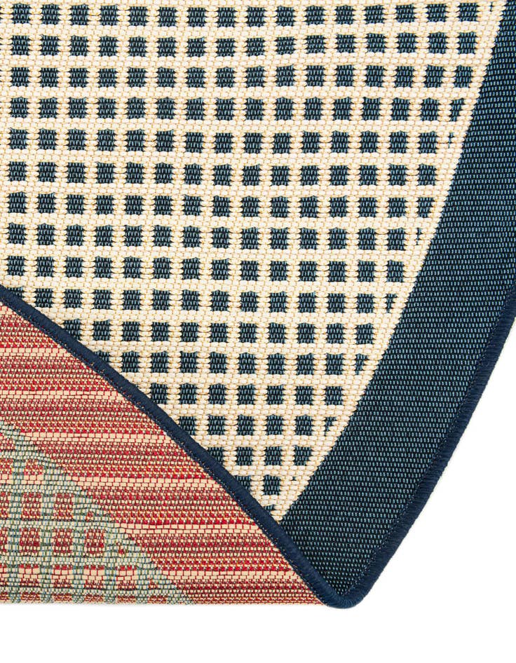 Detail image of  7' 10 x 7' 10  Washable Border Indoor / Outdoor Round Rug